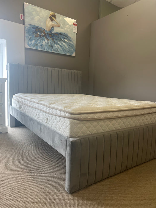 Cambridge Bedframe | King-Size With Trundle