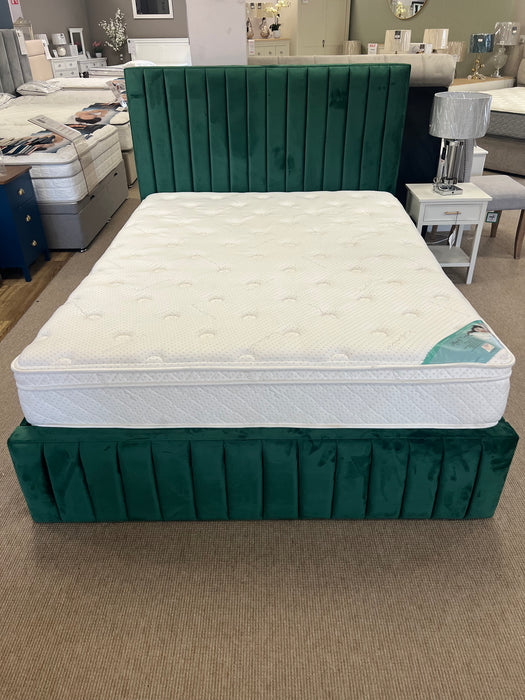Bella Forest Green King-size Bedframe (Display-model)