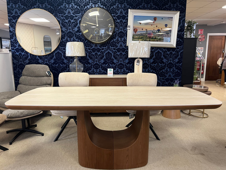 Eclispe dining table