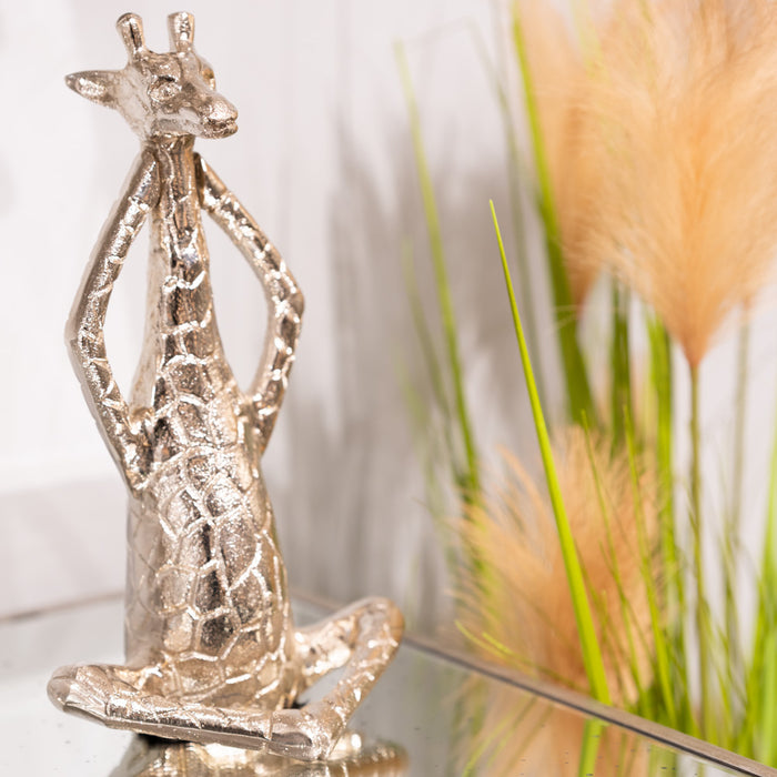 Safari Giraffe Relaxing Silver