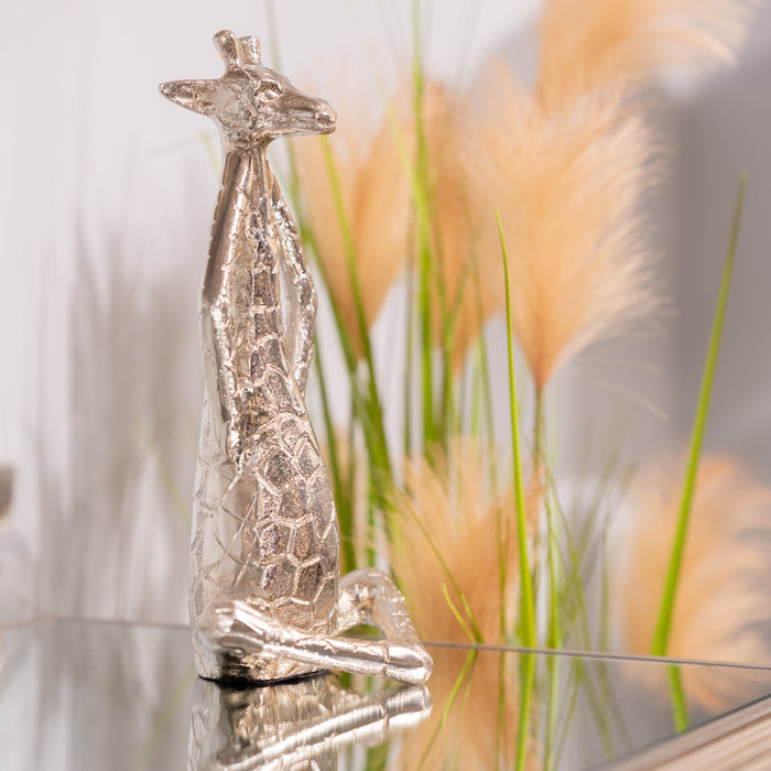 Safari Giraffe Relaxing Silver