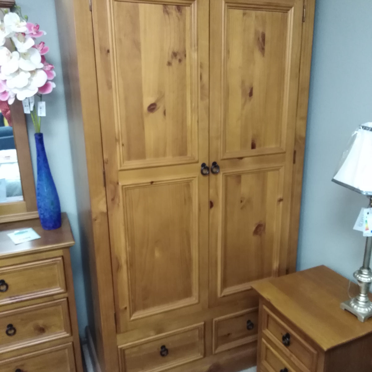 Cheap wardrobe and chest store of drawers